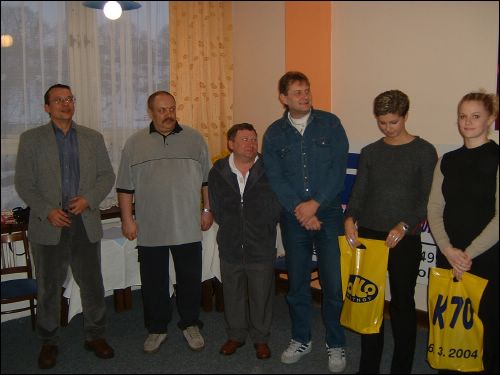 kolektivy nad 15 let� ligovi dorostenci JUDO se svymi trenery<br>a realizacni tym extraligovych basketbalistek s hrackami Boreckou a Brantlovou