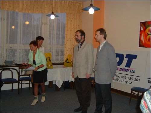 nejlepsi trenery Bren a Ing Pokorny (plavani), Musil (atletika)<br>a Janousek (zapas) vyhlasila moderatorka a tajemnice TJ Loko Margaret Gartnerova