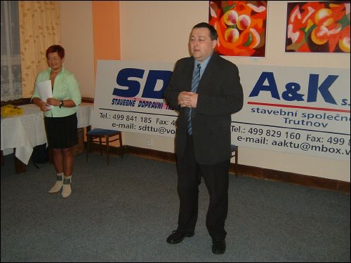 nekolik hrejivych slov na zaver pronesl starosta Adamec a potom se jiz vsichni bavili