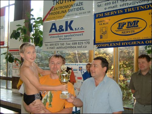 zavod postizenych zahajil starosta Trutnova a senator Mgr. Ivan Adamec<br>vylosovanim �POHARU Z KLOBOUKU�